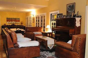 Estrada Aguas, Hotel